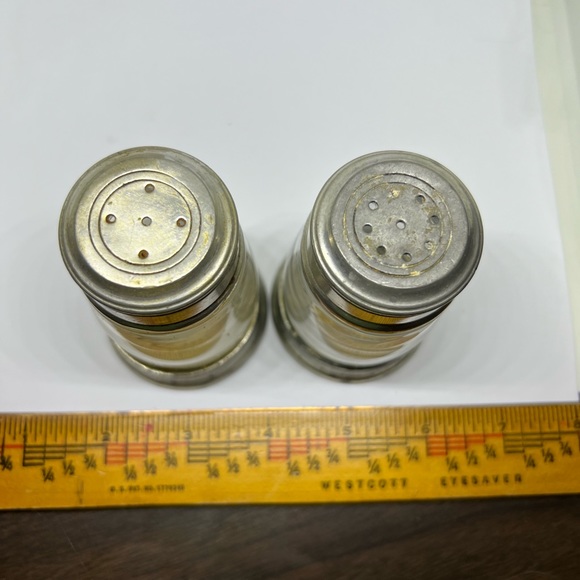Match Pewter and Glass Salt n Pepper shakers. EUC. - Picture 3 of 5